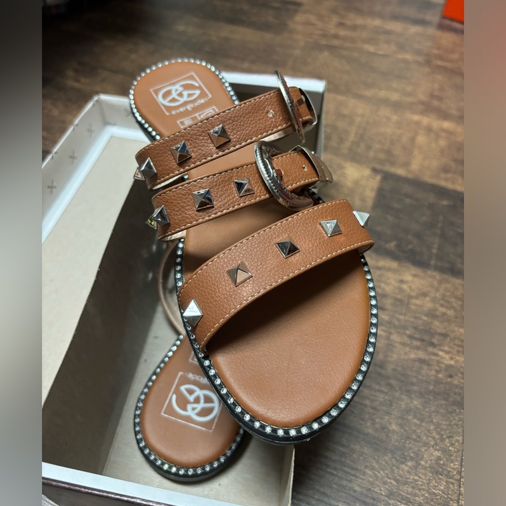 Belt buckle sandals